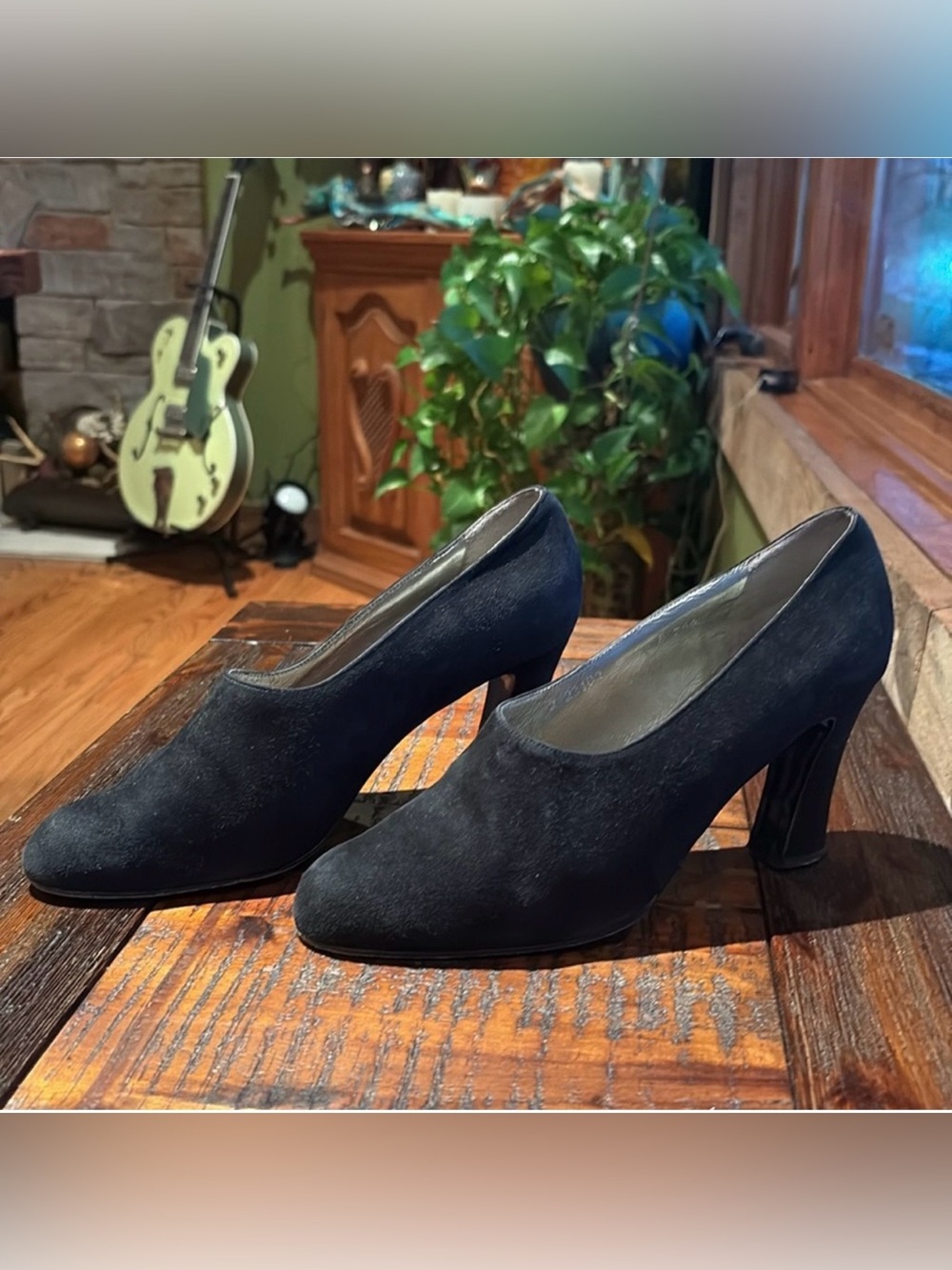 Rare VTG Carel Paris Black Suede Pumps Gold leather lined French luxury Sz 7